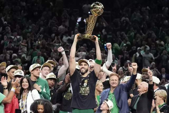 福登成为曼城欧冠历史上第5位戴帽球员